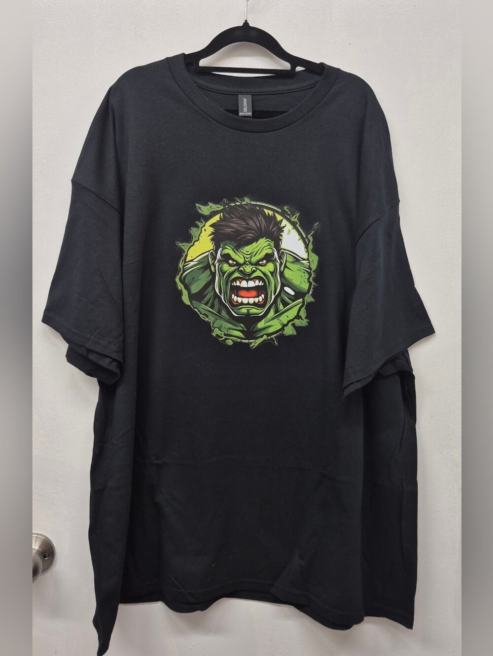 Black Short-Sleeve Tee with Green Comic The Hulk Face Graphic 3XL